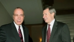Në fotografinë (nga e majta në të djathtë): presidenti i Dhomës Tregtare Amerikane në Bullgari Antony Hasiotis dhe ambasadori i SHBA-së Xhejms Uorllik